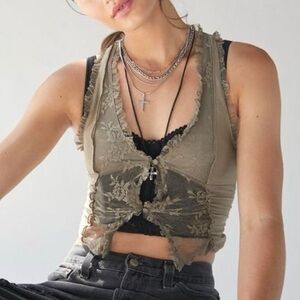 UO Sylvia Lace Cropped Tank Top in Green